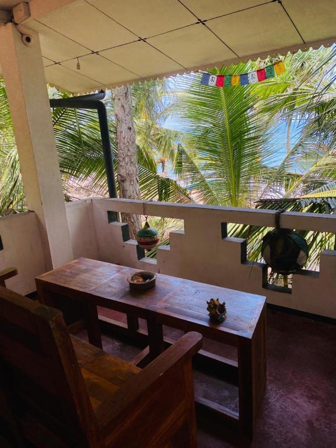 Chandi Gaya Beach Guesthouse Тангале Екстериор снимка