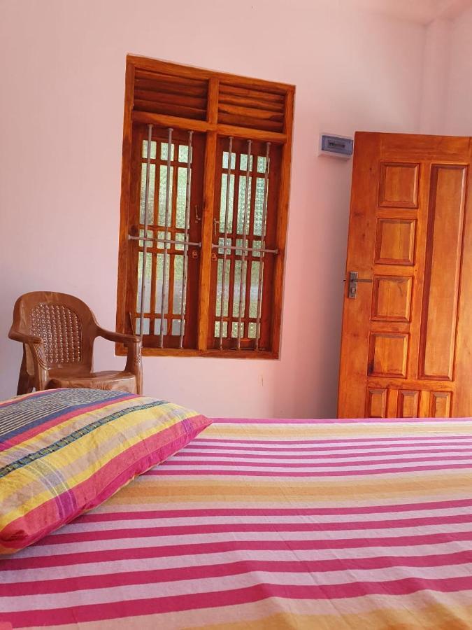 Chandi Gaya Beach Guesthouse Тангале Екстериор снимка