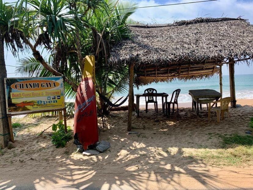 Chandi Gaya Beach Guesthouse Тангале Екстериор снимка