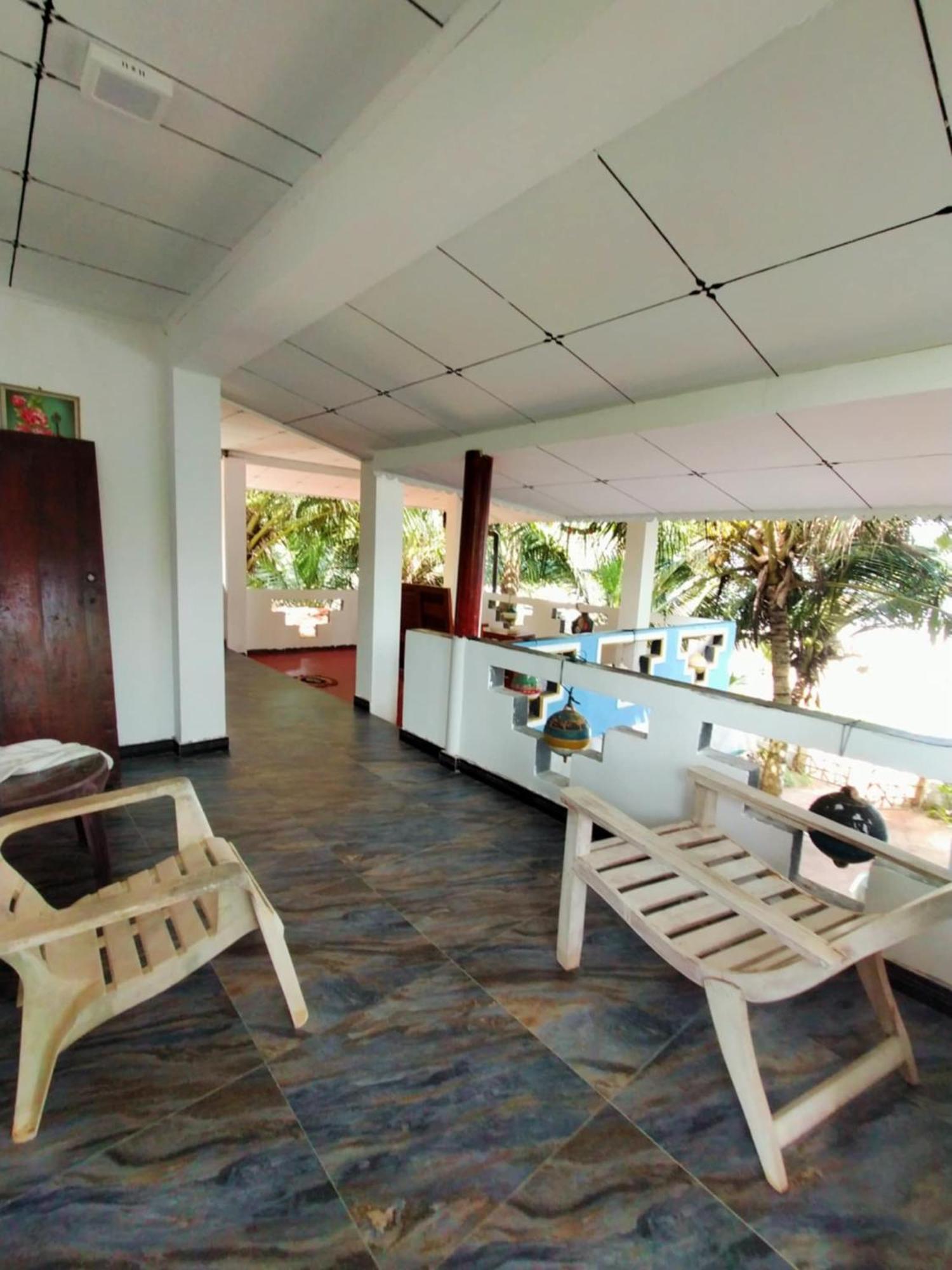 Chandi Gaya Beach Guesthouse Тангале Екстериор снимка
