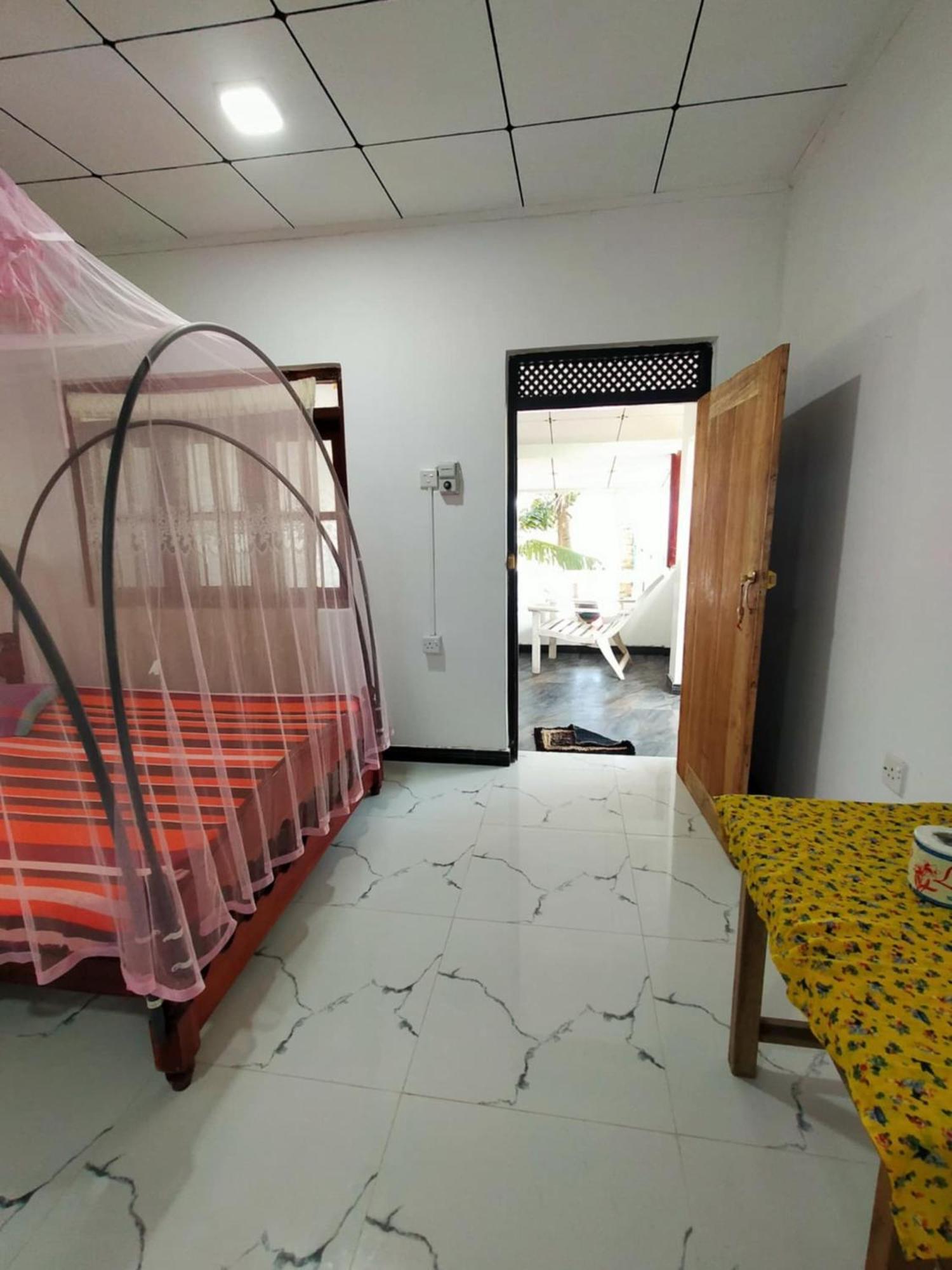 Chandi Gaya Beach Guesthouse Тангале Екстериор снимка