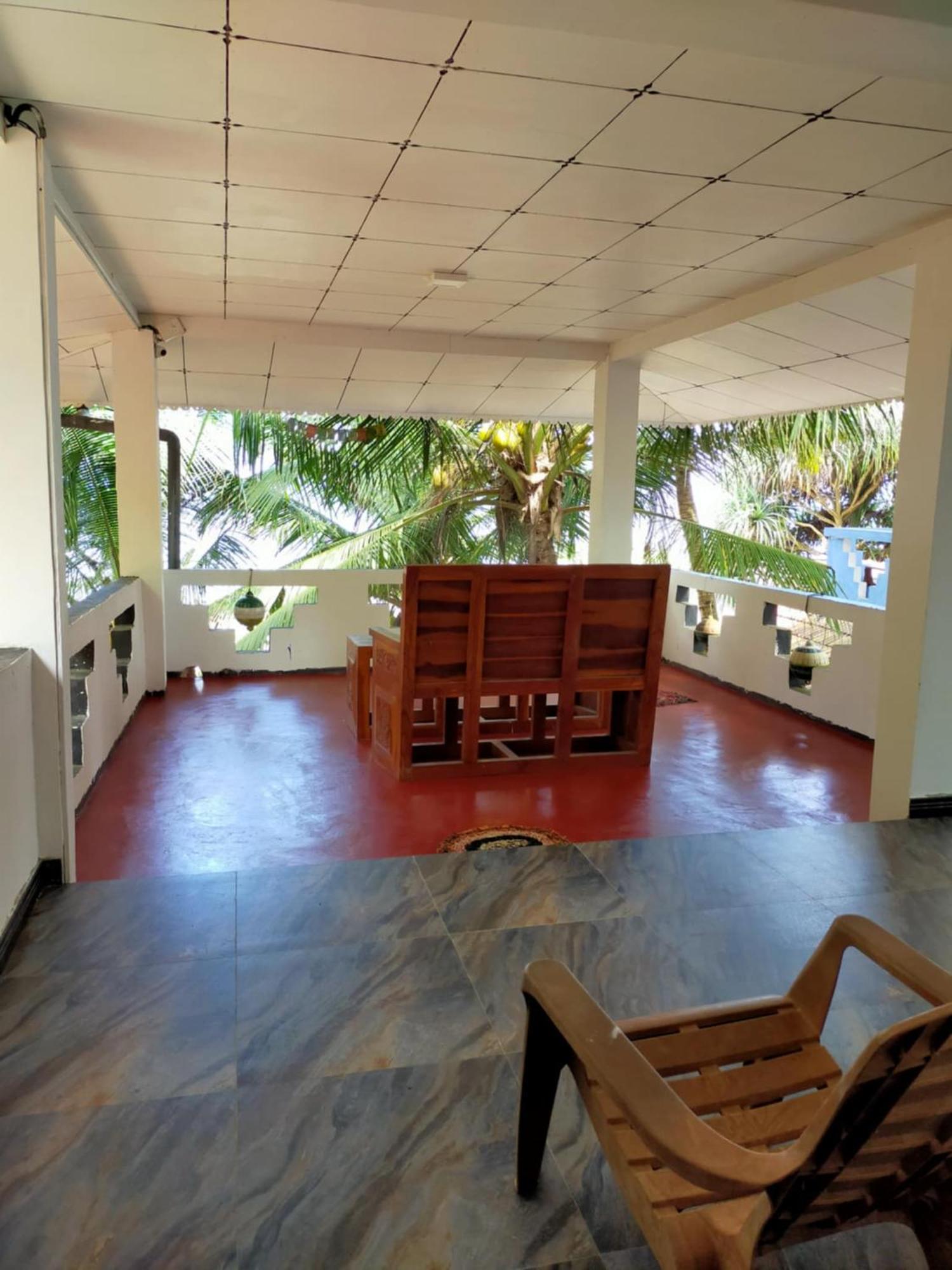 Chandi Gaya Beach Guesthouse Тангале Екстериор снимка