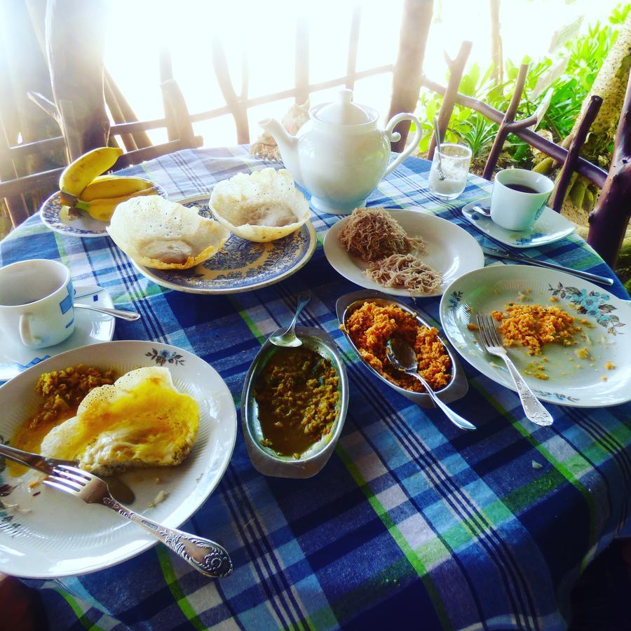 Chandi Gaya Beach Guesthouse Тангале Екстериор снимка